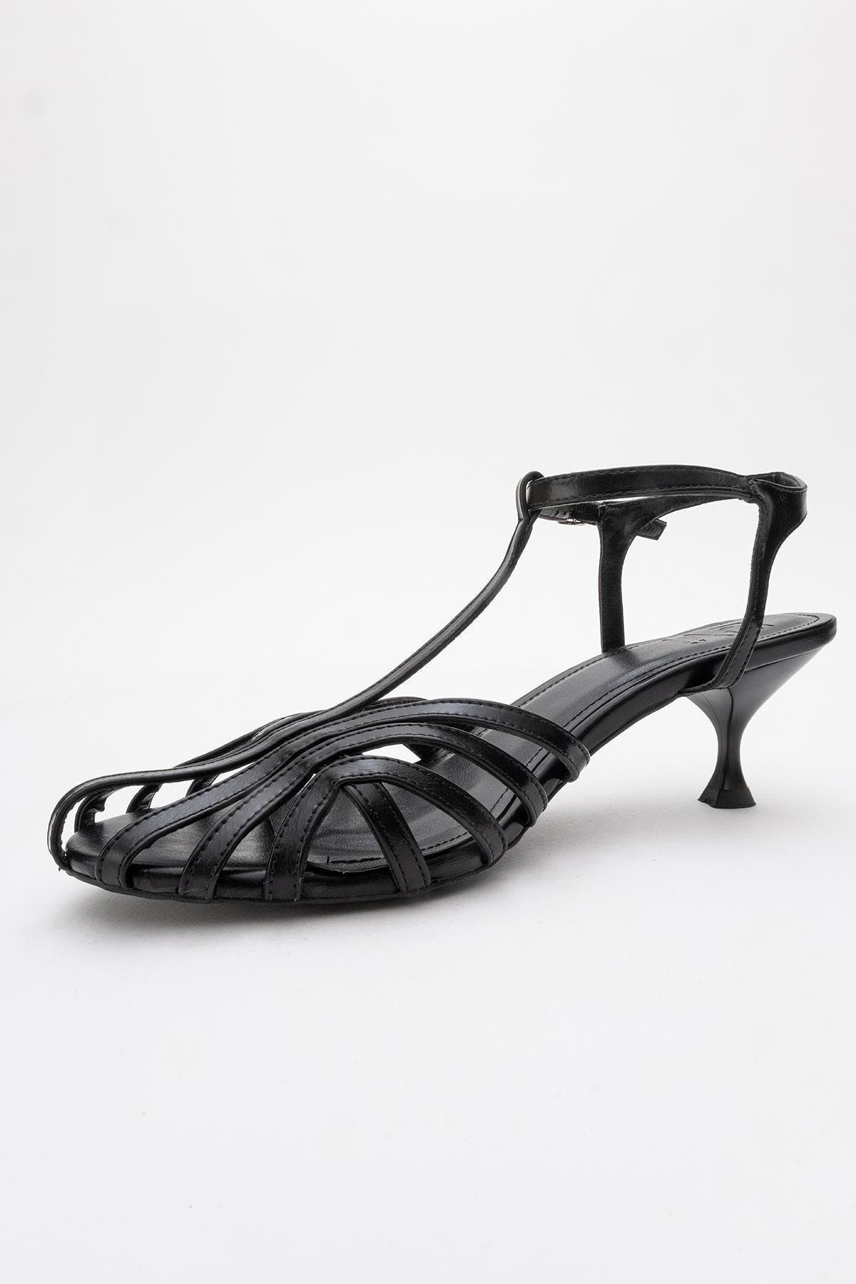 Prologue Shoes Felip Strappy Sandal, Alternate, color, Black