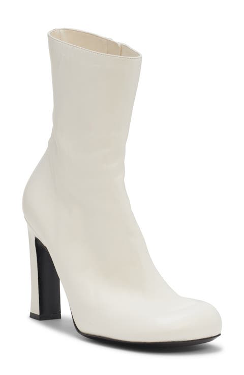ショートブーツ・ブーティ BOTTEGA VENETA IVORY LEATHER CLIFF ANKLE BOOTS Bottega Veneta® Women's Cliff Chelsea Boot in Sea salt. Shop