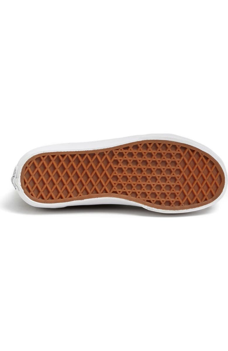 Vans 'Old Skool V' Skate Sneaker, Alternate, color,