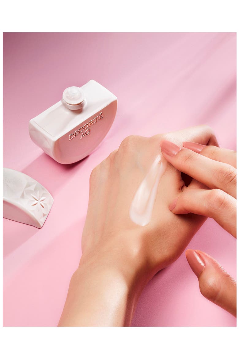 AQ Hand Essence, Alternate, color, NO COLOR