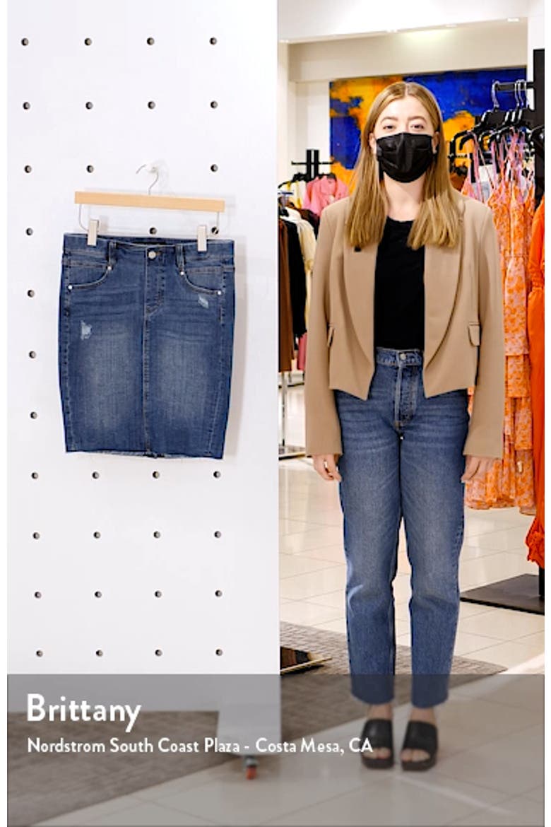 Liverpool Gia Pull-On Denim Pencil Skirt video