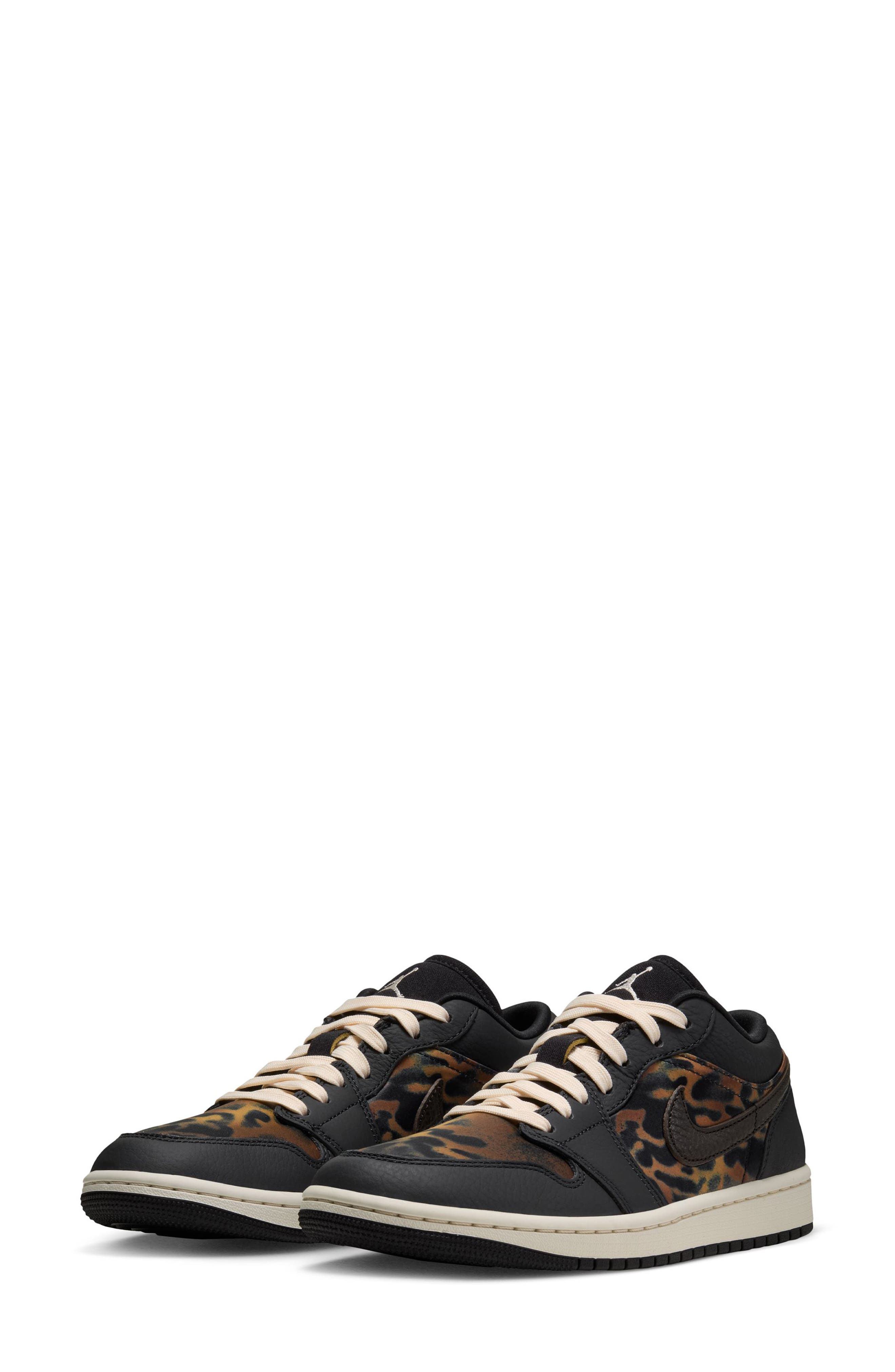 Air Jordan 1 Low Basketball Sneaker, Main, color, 001 BLACK/CHALK