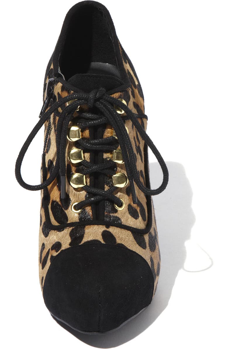 Fergie , Alternate, color,