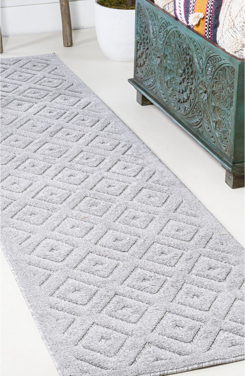 JONATHAN Y Portmany Neutral Diamond Trellis Indoor/Outdoor Area Rug, Alternate, color, Mist