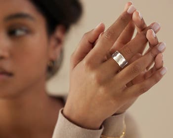 Monica Vinader ★ Siren Muse リング Siren Muse Ring in 18k Gold Vermeil on Sterling Silver