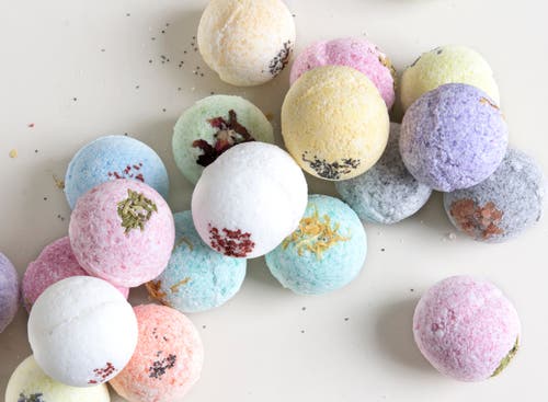 Lizush Bath Bombs Gift Box With 12 Bombs In Assorted