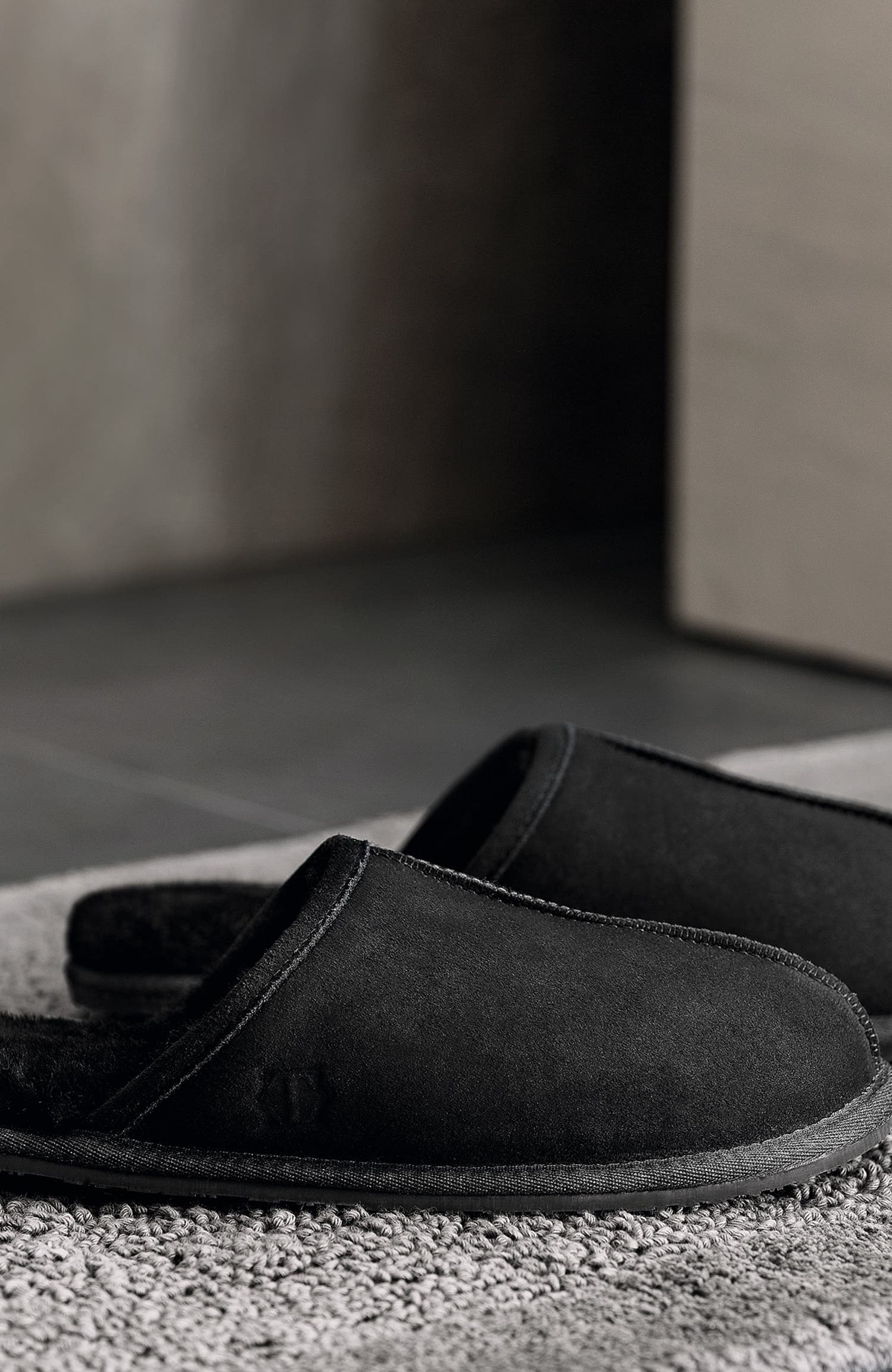 Togas Edmund Mens sheepskin slippers, Alternate, color, Black