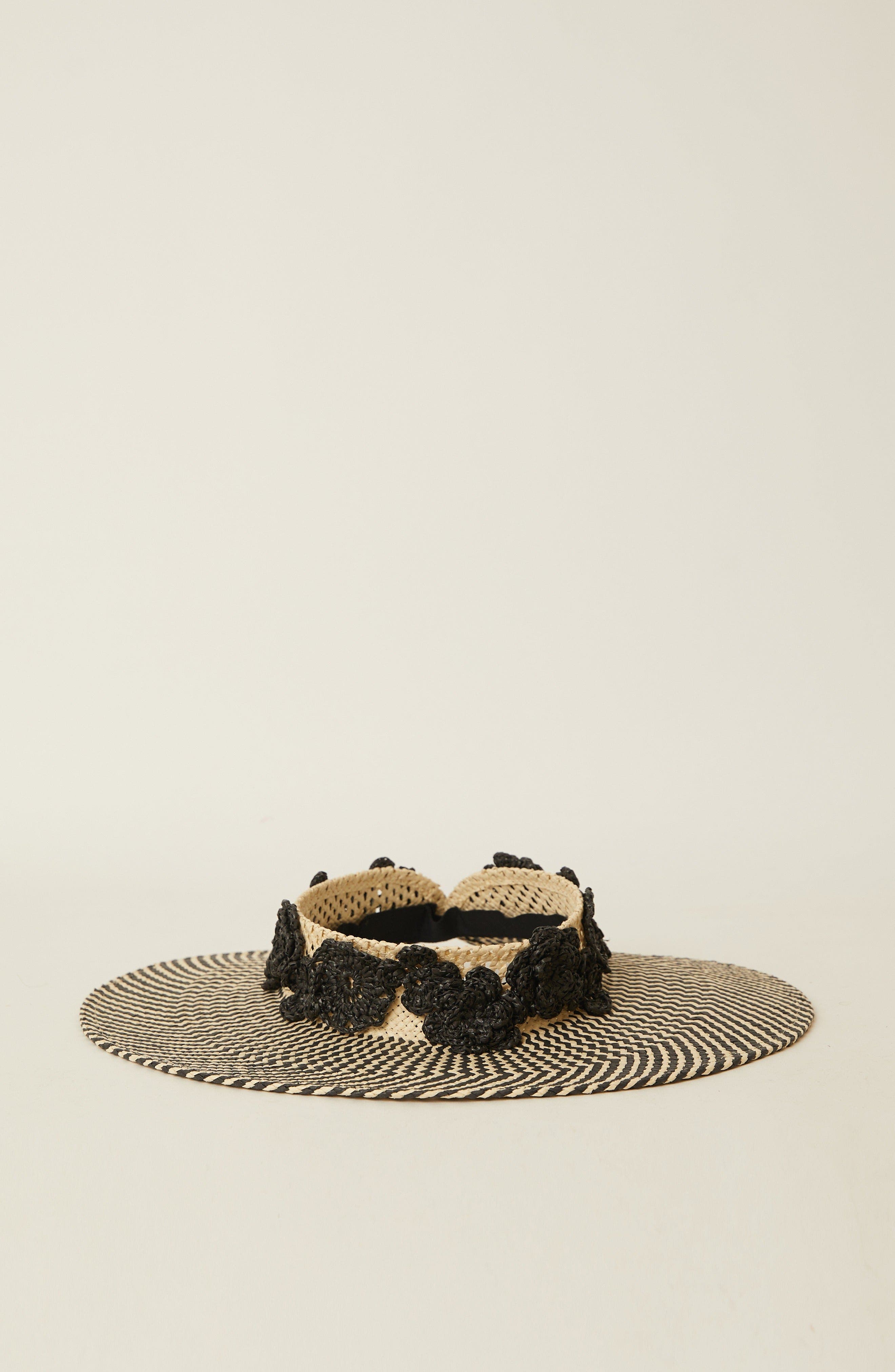 BTB Los Angeles NITA FLORAL VISOR in Black 