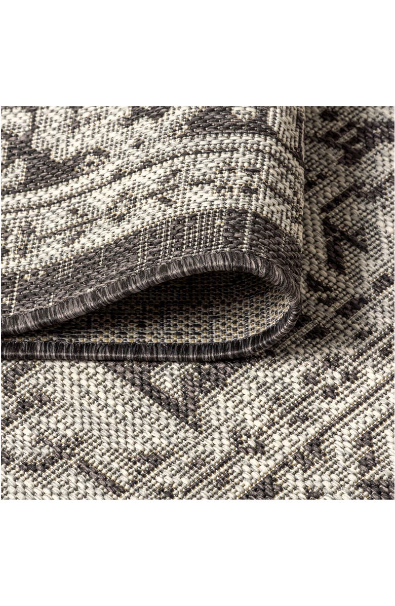 JONATHAN Y Sinjuri Medallion Textured Weave Indoor/Outdoor Area Rug, Alternate, color, Gray/Black