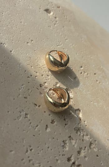 Graduated Huggie Hoop Earrings