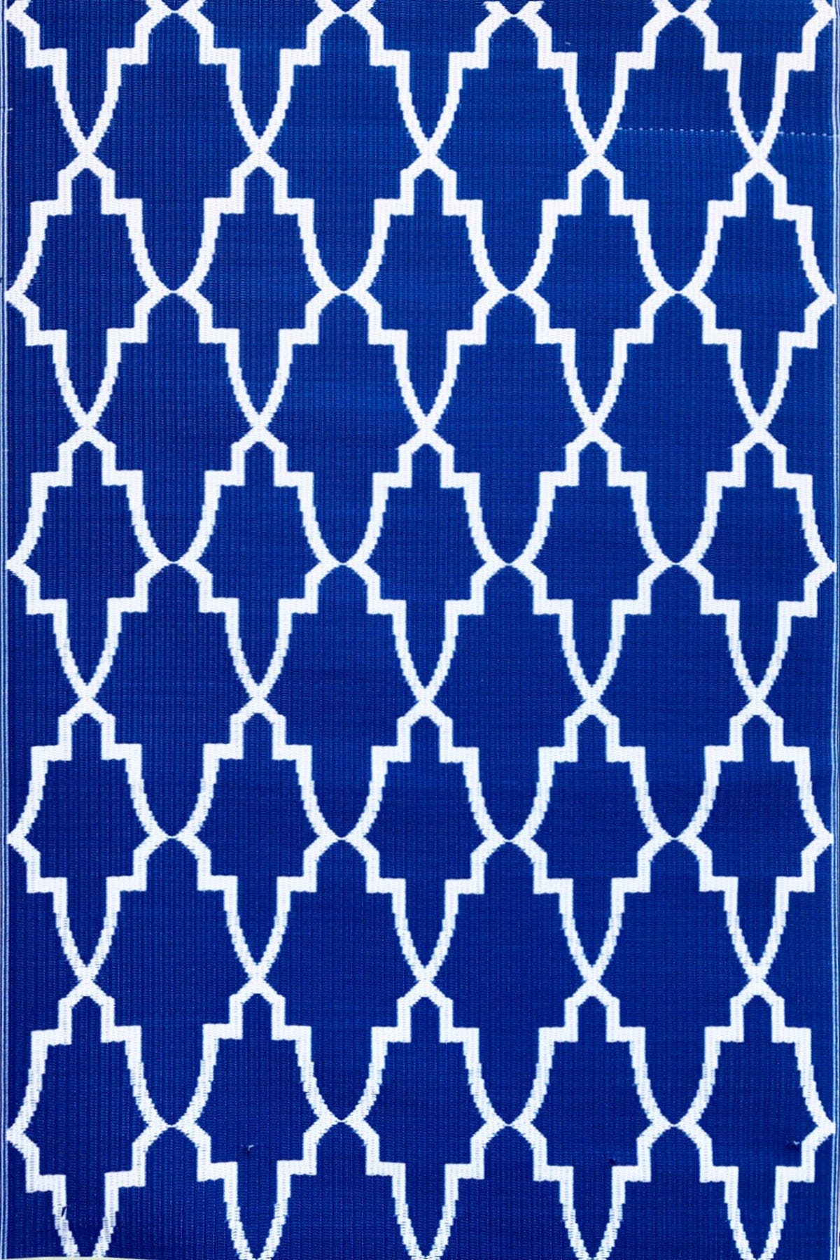 selected Blue White - 6'x9'
