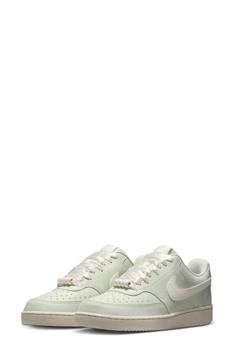 Court Vision Low Sneaker