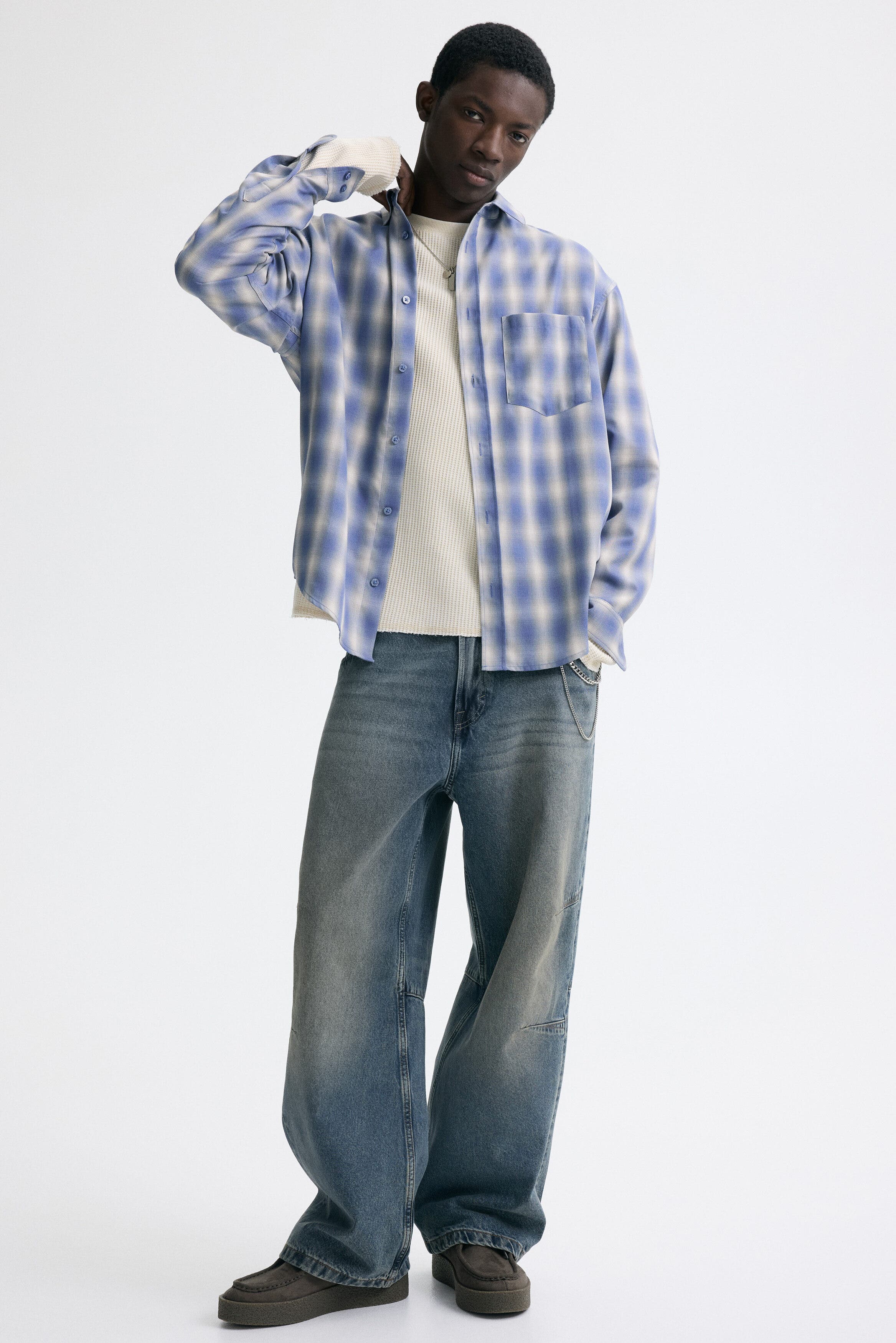 Light blue/checked