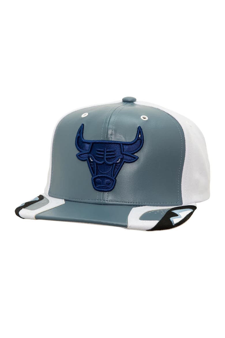 Men's Mitchell & Ness  Gray Chicago Bulls Day 6 Snapback Hat, Main, color, Gray