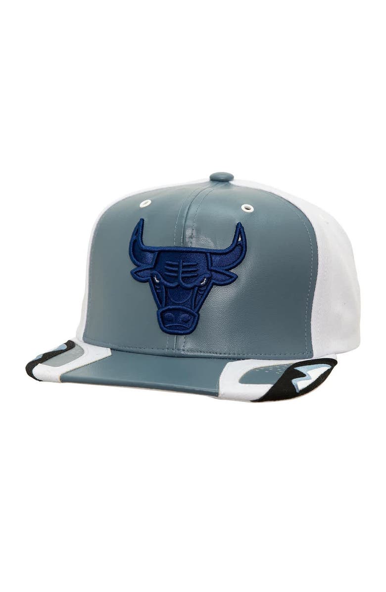 Mitchell & Ness Men's Mitchell & Ness Gray Chicago Bulls Day 6 Snapback Hat, Main, color, Gray