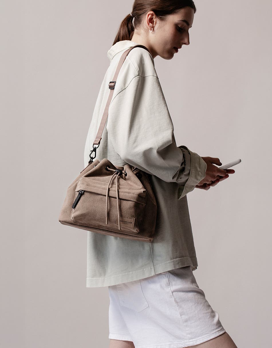 Spläsh Bucket Crossbody Weave, Alternate, color, Weave Dusty Brown