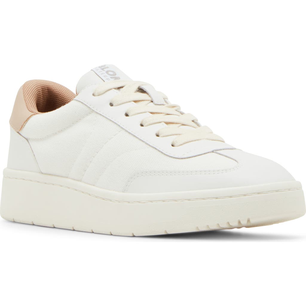 Blondo Karalyn Sneaker In White Multi