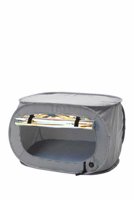 PET LIFE "Enterlude" Electronic Heating Lightweight and Collapsible Pet Tent - One Size