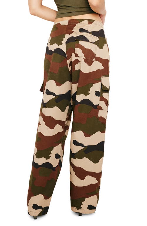 Good American Parachute Cargo Joggers In Fatigue Green Camo01