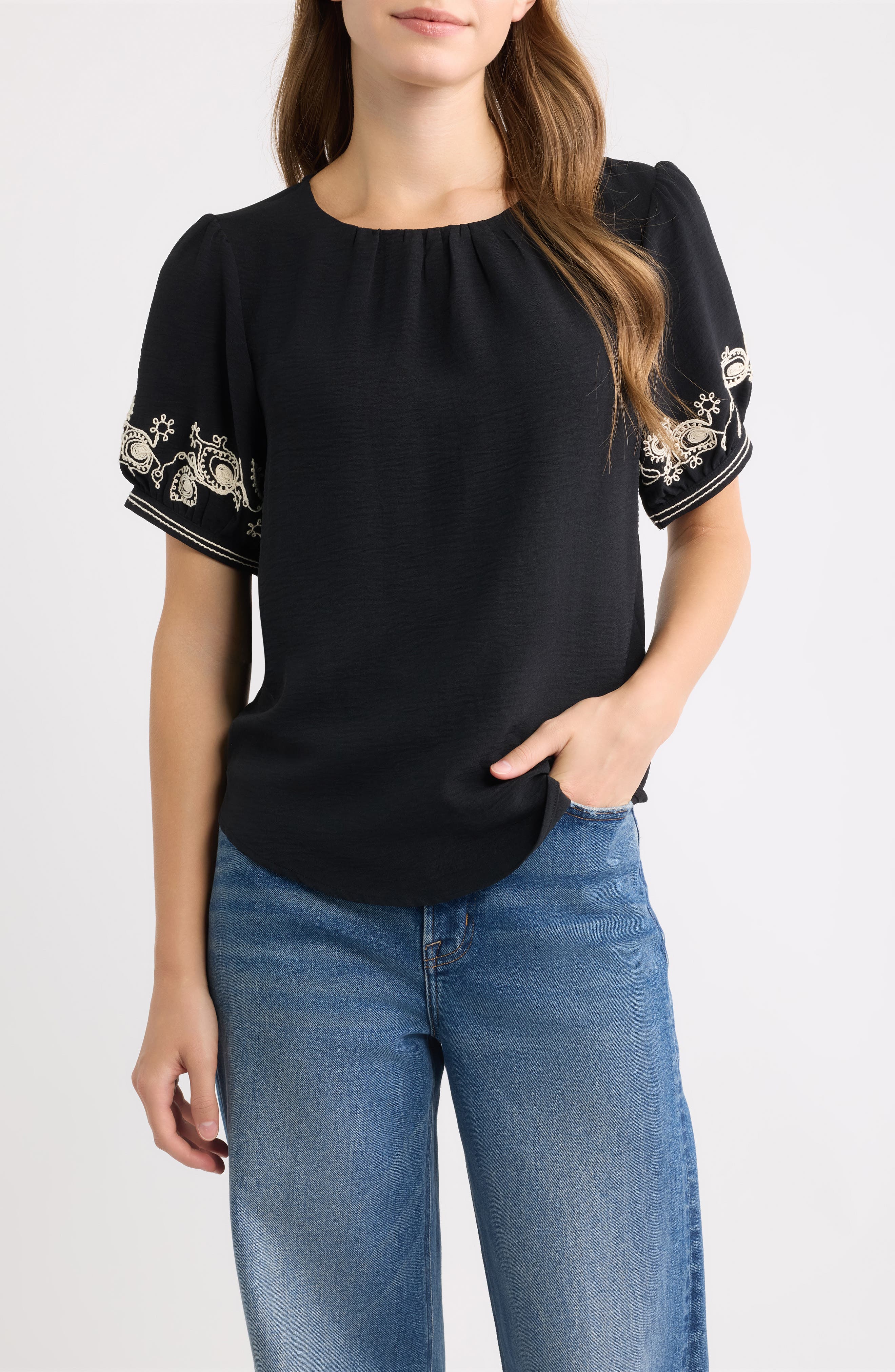 selected BLACK/ CREAM