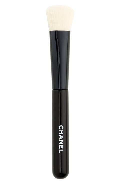 LES PINCEAUX DE CHANEL TOUCH-UP FACE BRUSH N°104
