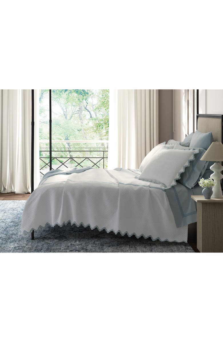Matouk Aziza Matelassé Coverlet, Alternate, color, Bone