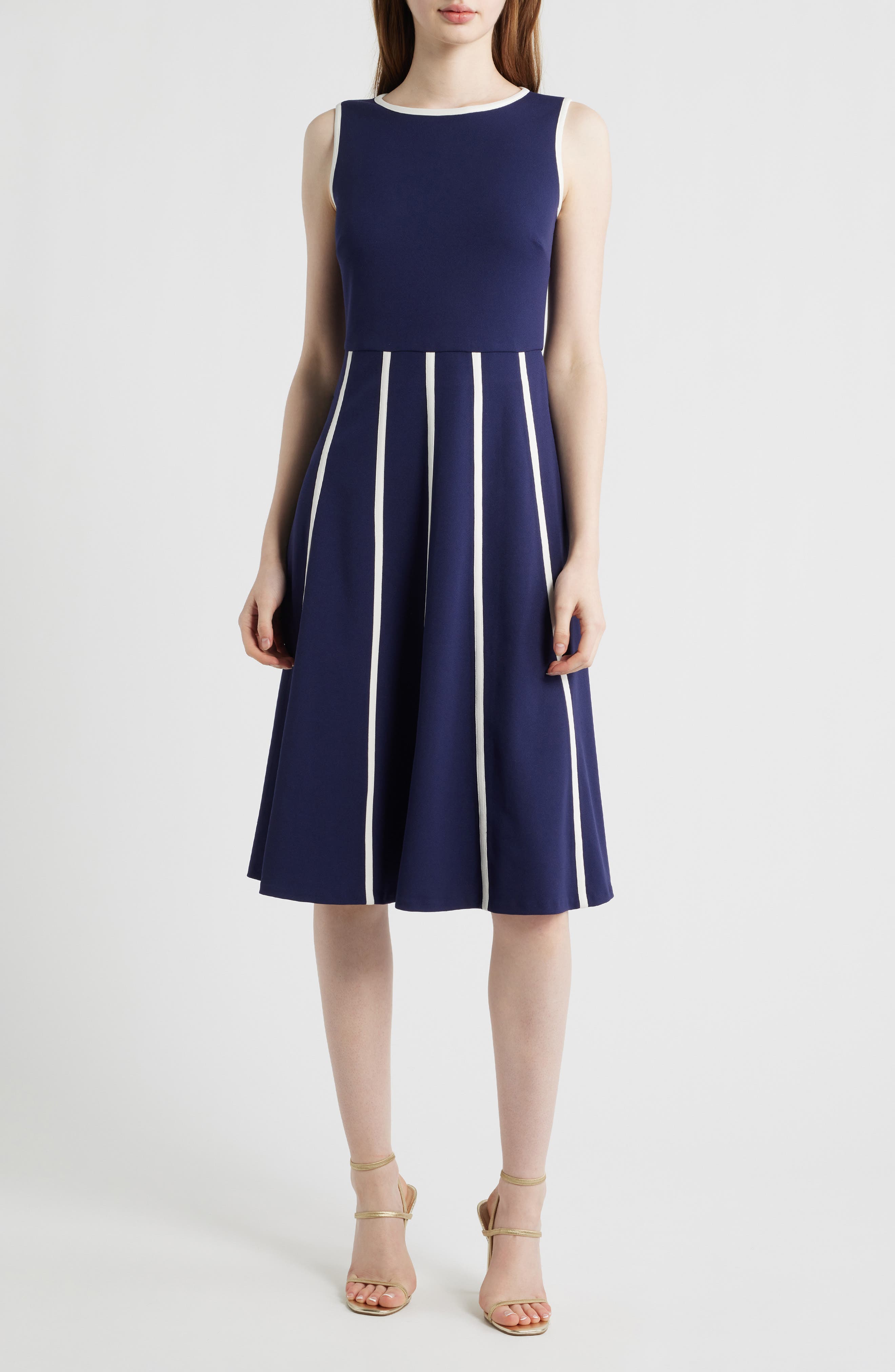 selected DEEP NAVY/ WHITE DOVE
