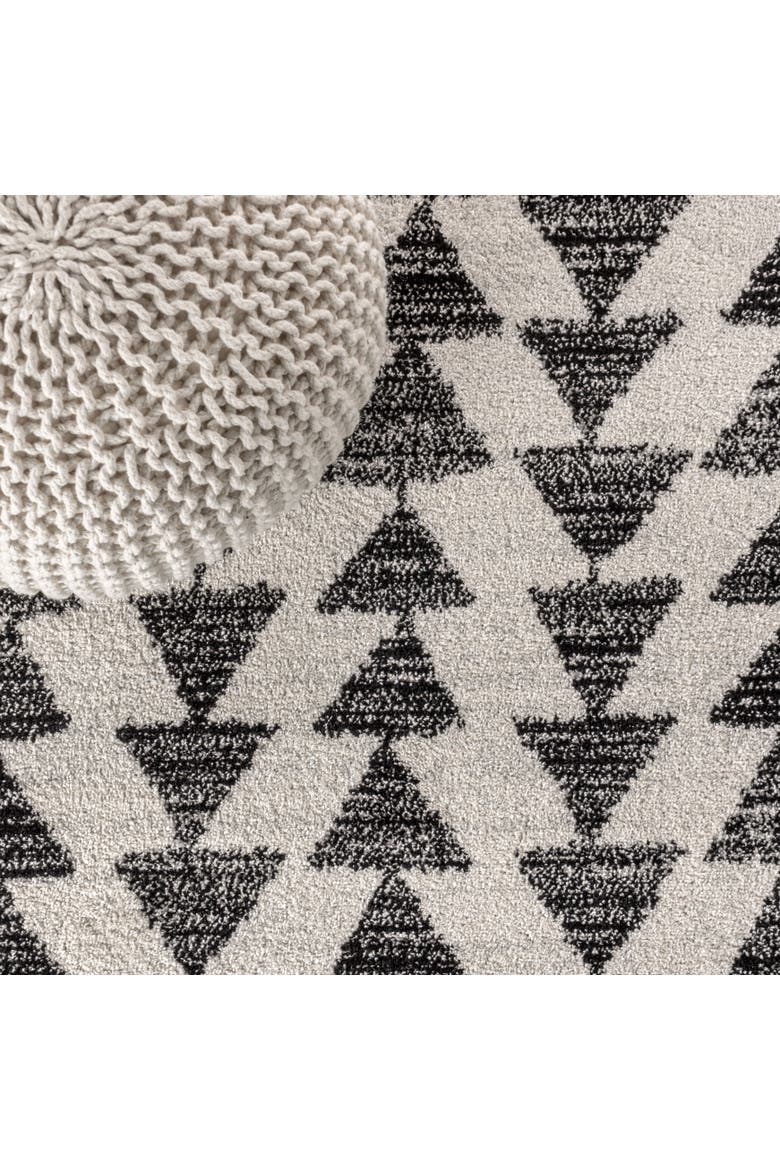 Aisha Moroccan Triangle Geometric Round Area Rug, Alternate, color, Cream/Black