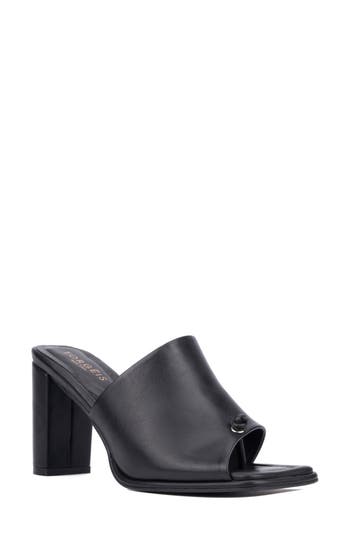 Torgeis Darla Slide Sandal In Black