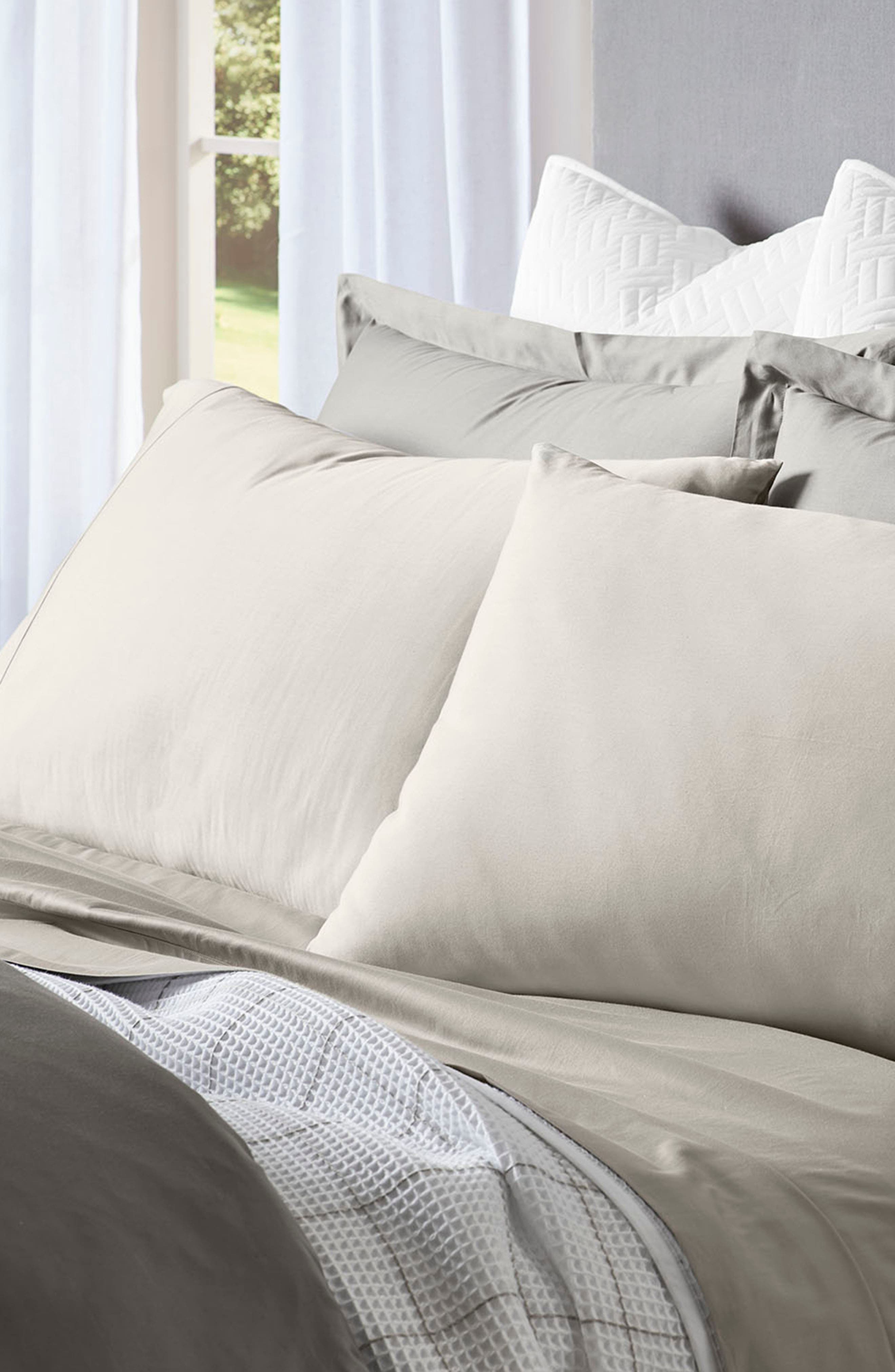 Boll & Branch Percale Hemmed Pillowcase - Thumbnail 2