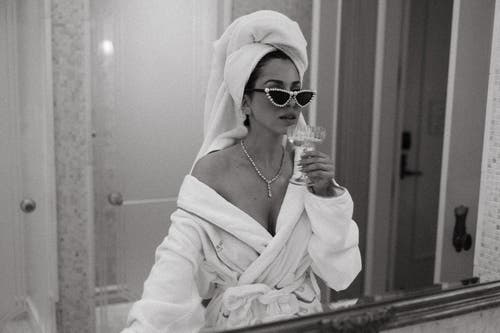 Untamed Petals Times Square Sunnies In Black