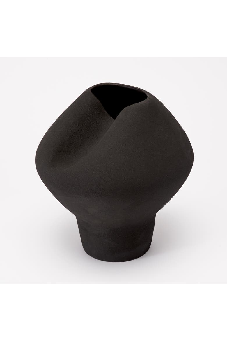 Nora Vase, Alternate, color, Raw Noir