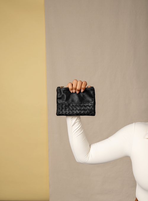 Deux Mains Woven Pouch In Black