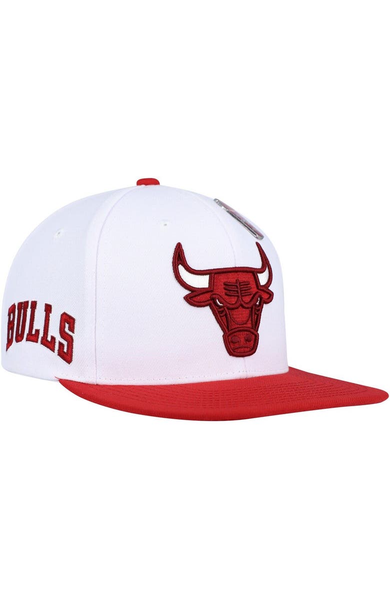 Mitchell & Ness Men's Mitchell & Ness White/Red Chicago Bulls Two-Tone Cherry Bomb Snapback Hat, Main, color,