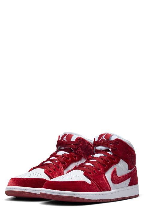 Air Jordan 1 Mid SE Basketball Sneaker