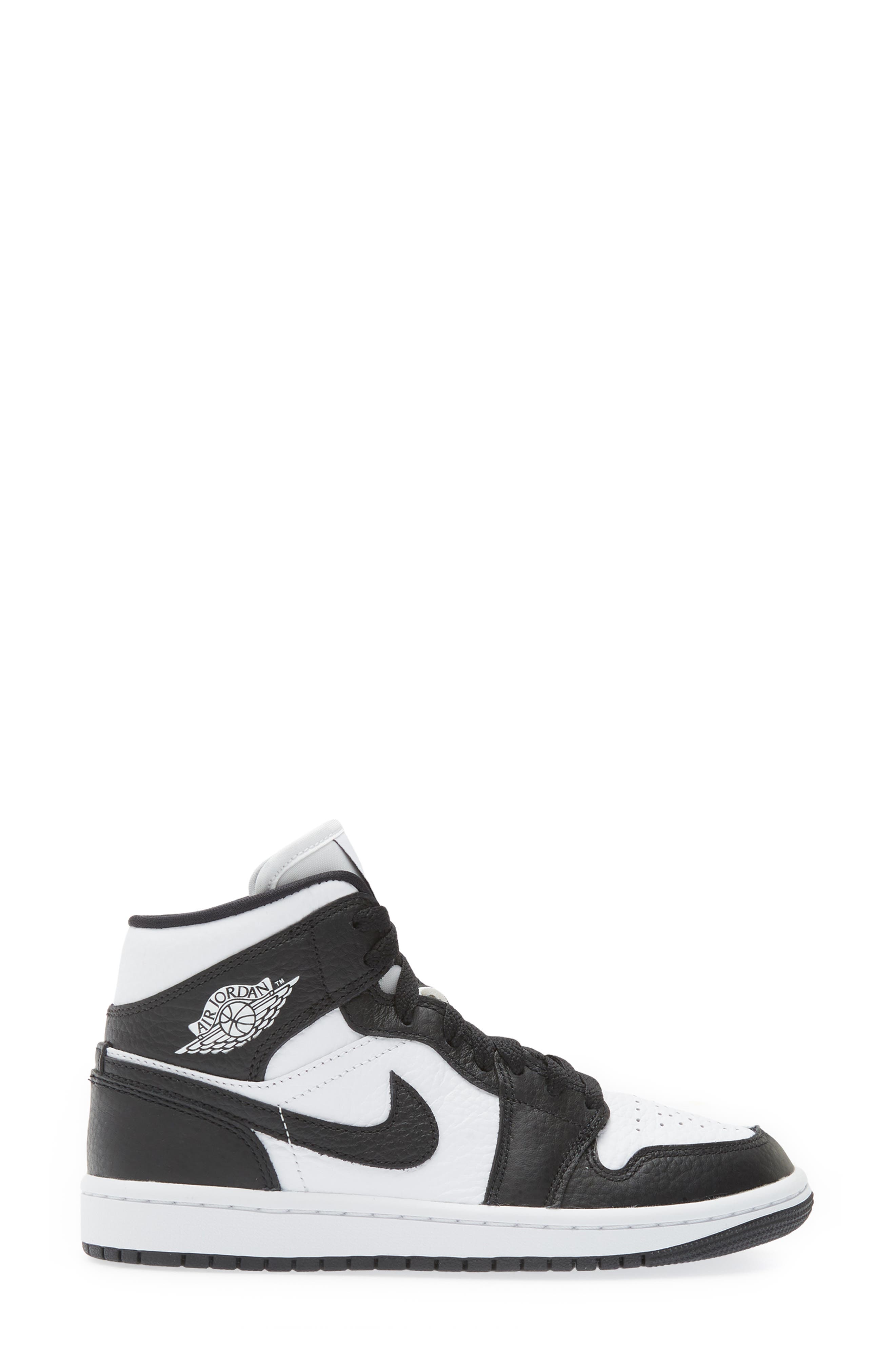 Air Jordan 1 Mid SE Basketball Sneaker, Alternate, color, WHITE/ BLACK/ WHITE
