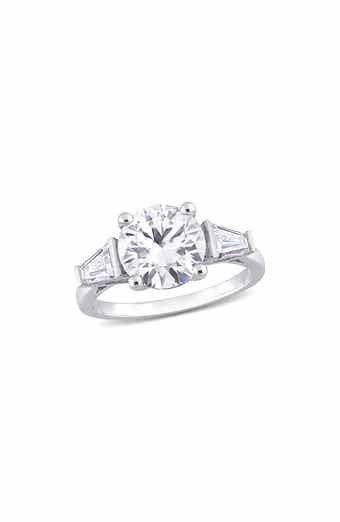 Round Cut & Taper Cut Moissanite Ring
