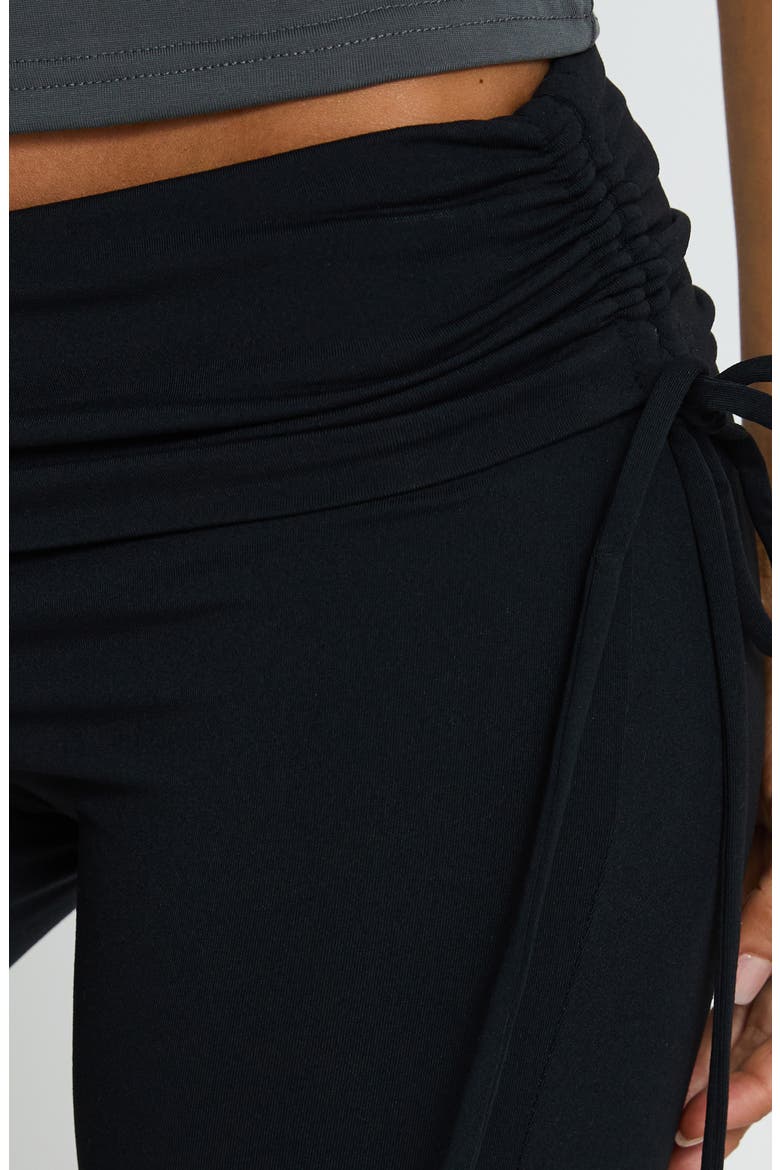Bailor Channel Waistband Capri Pants, Alternate, color, BLACK