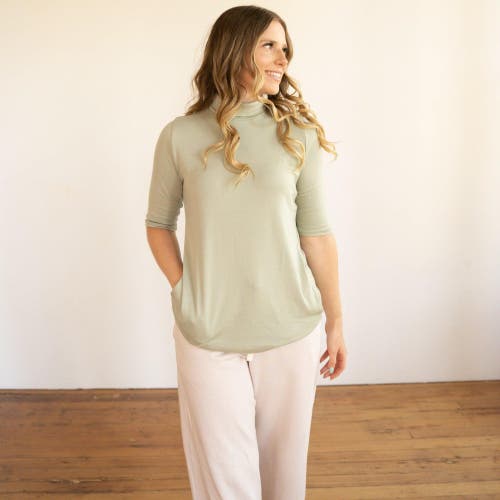 Eavolu Acadia-aspen Short Sleeve Mock-neck Top In Fern