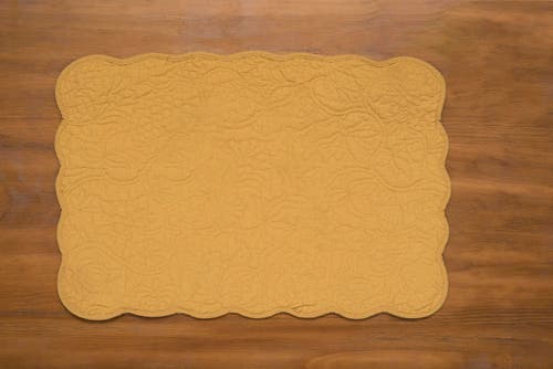 C & F Home C&f Home Christiana Honey Reversible Machine Washable Scallop Quilt Placemats Set Of 6 In Multi