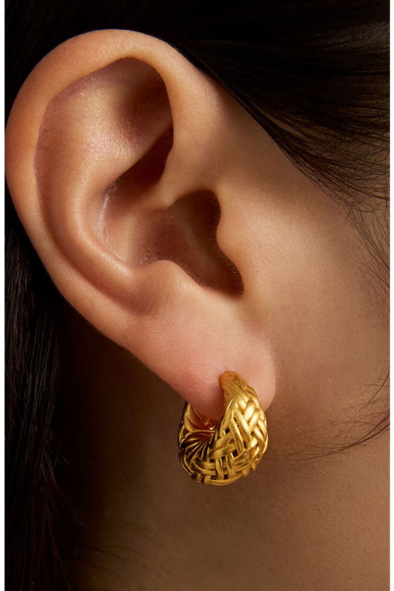 Cinta Huggie Hoop Earrings, Alternate, color, GOLD