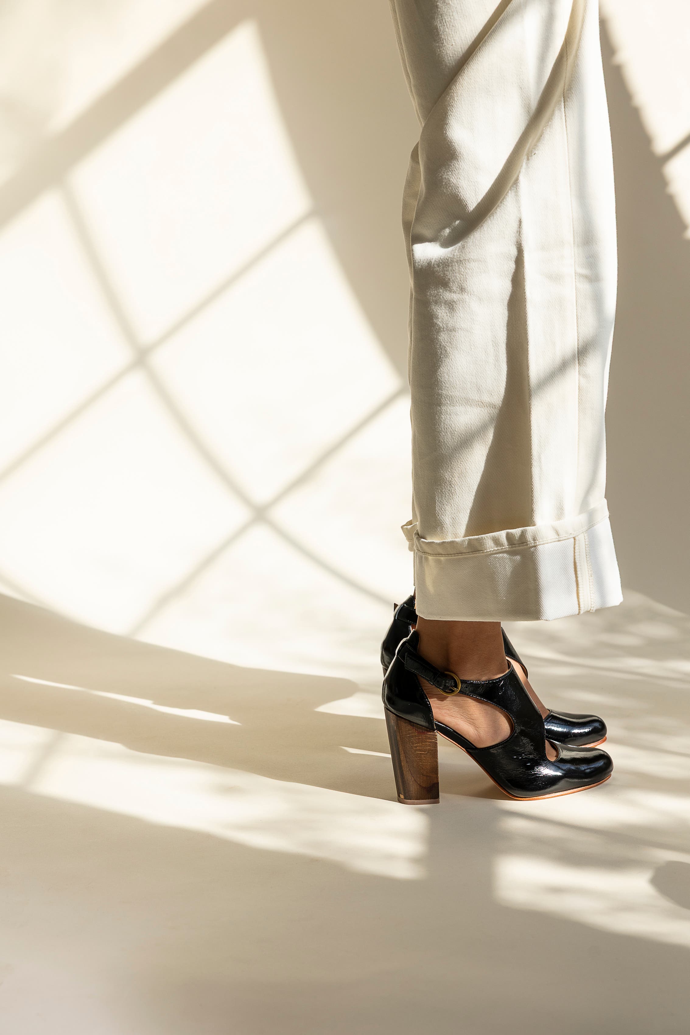 Fortress Luna Naya Asymmetric Cutout Pump, Alternate, color, Black Crinkle Patent