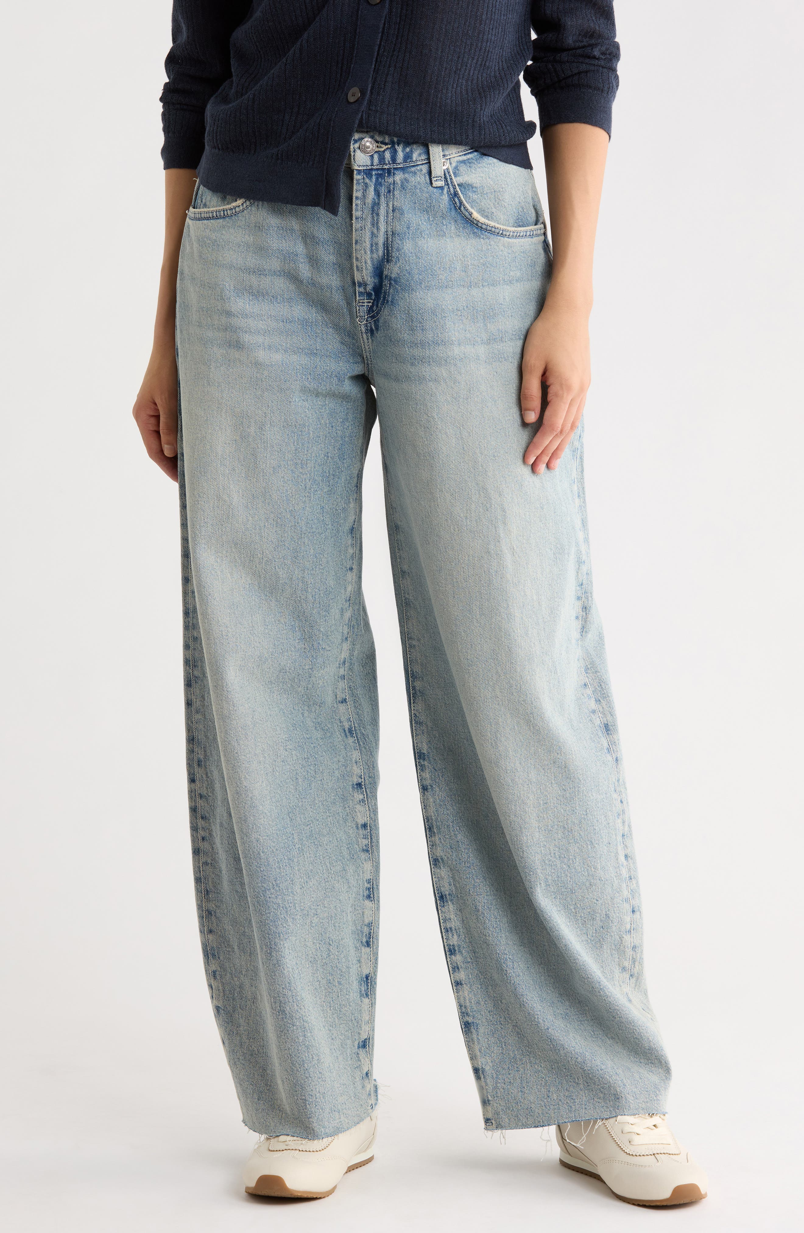 Carson Horseshoe Barrel Jeans