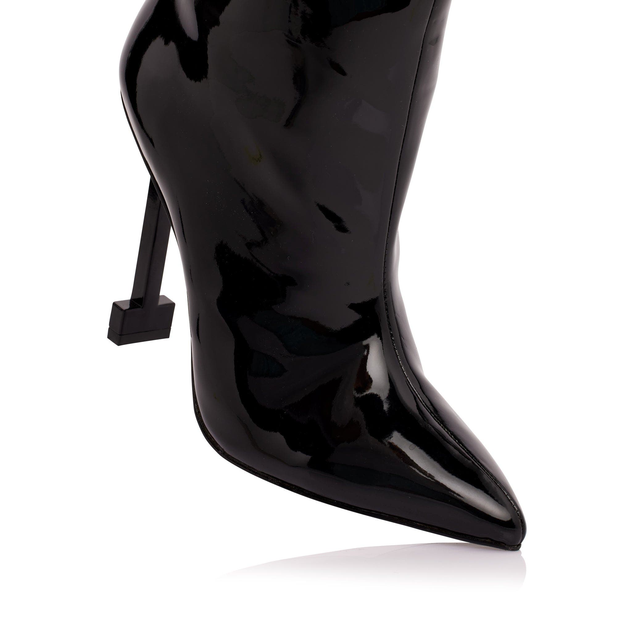 JESSICA RICH presents the Bootie, featuring custom-molded heel made exclusively for Jessica Rich.  The perfect ankle boot for any fashionista
s wardrobe! roduct Features, Alternate, color, Black