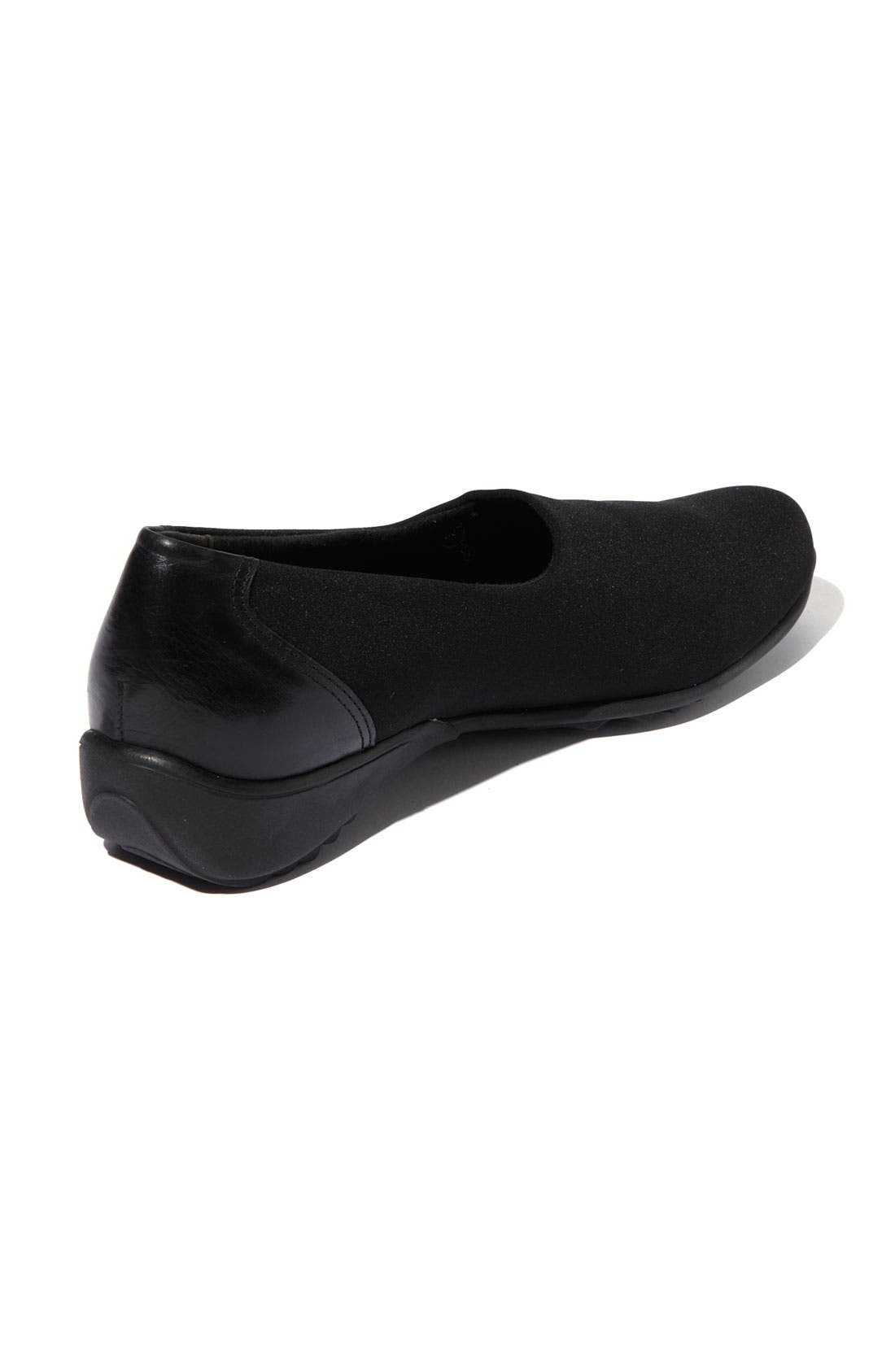 munro traveler slip on
