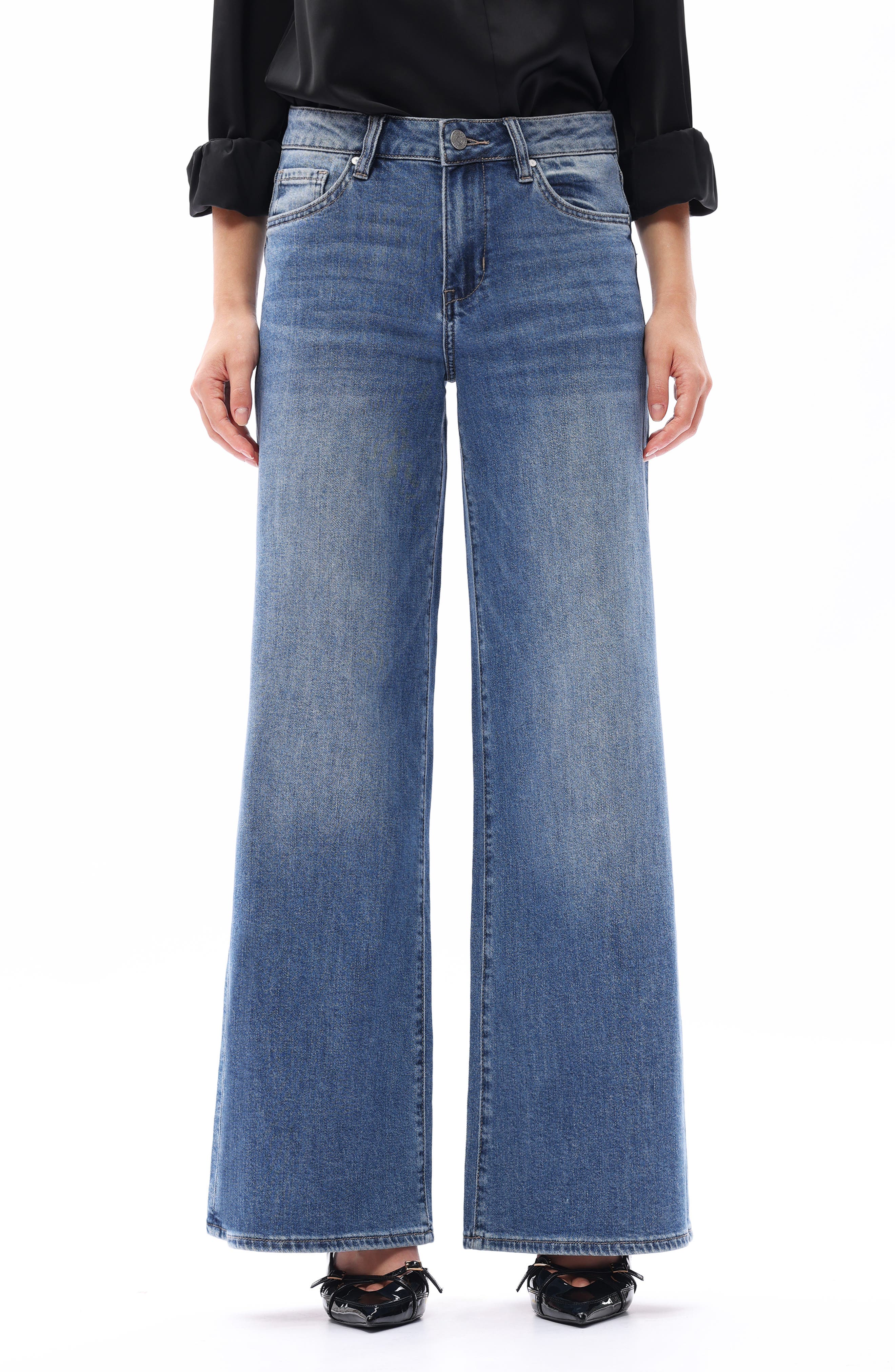 Mid Rise Wide Leg Jeans