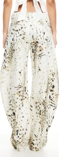 Horseshoe Print Barrel Leg Jeans
