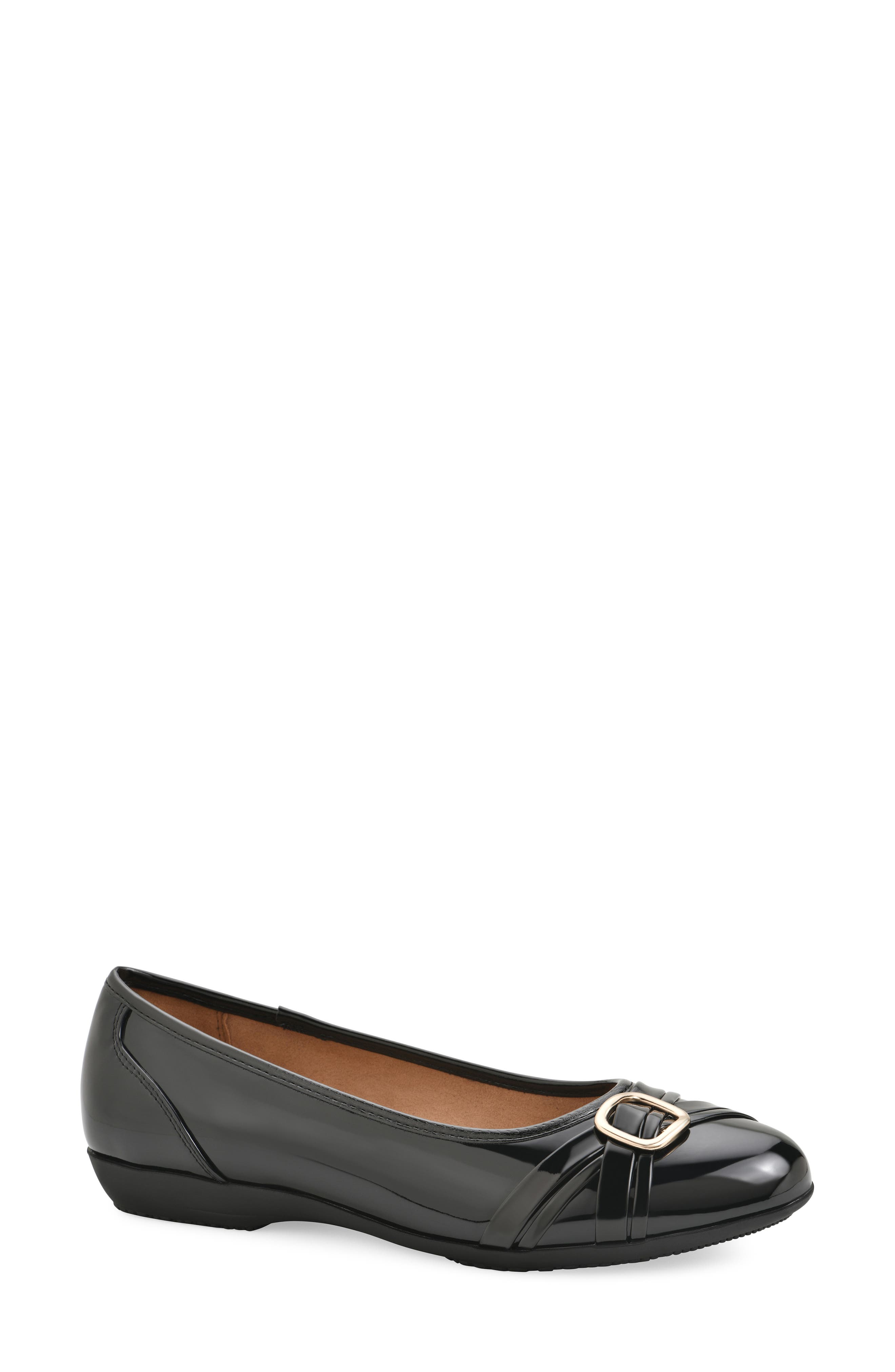 Cliffs By White Mountain Calming Buckle Strap Flat In Black/ Patent
