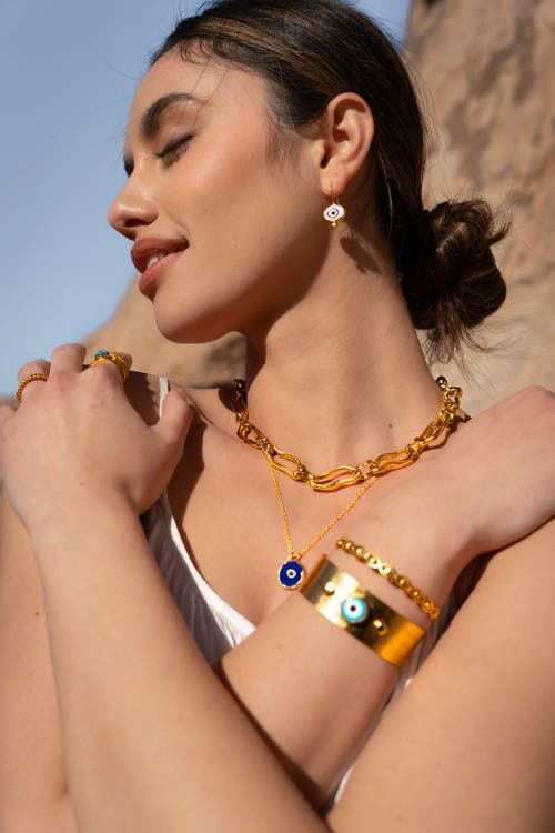 Ottoman Hands Azra Evil Eye Pendant Necklace In Gold
