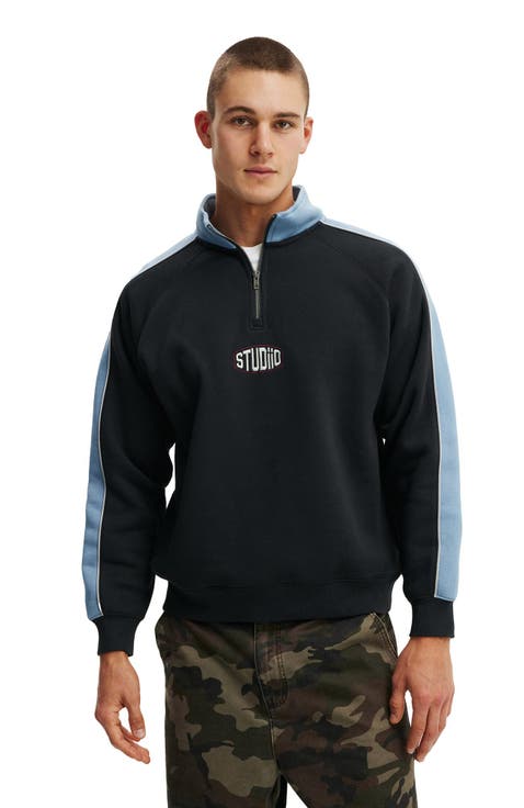 Men
s Graphic 1/4 Zip Fleece